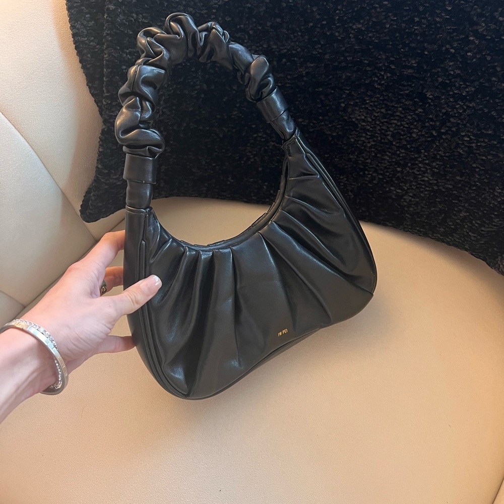 JW PEI BLACK SHOULDER PURSE